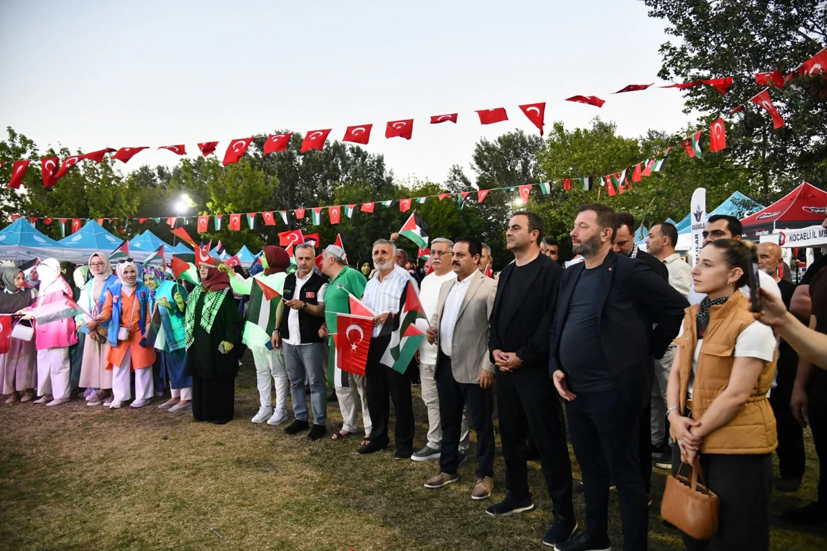 Başiskele Gazze İ&ccedil;in Tek Y&uuml;rek Oldu