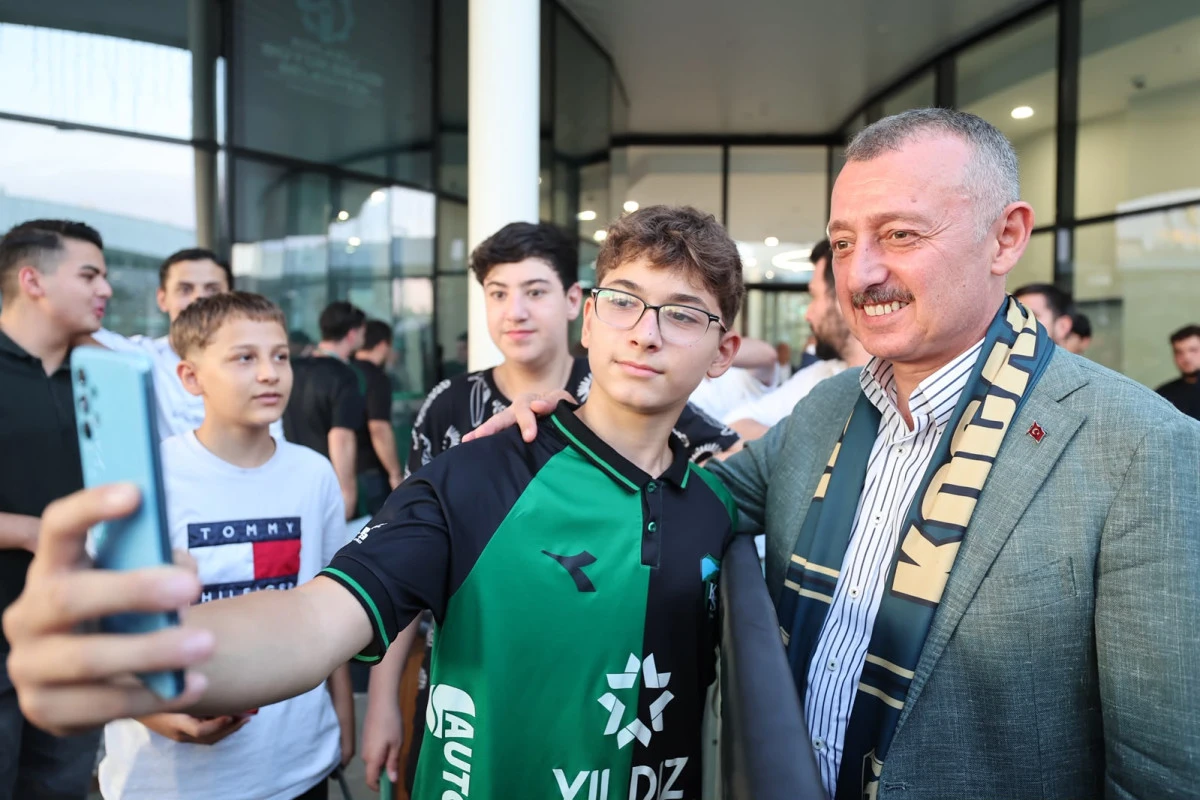 B&uuml;y&uuml;kakın&rsquo;dan Kocaelispor&rsquo;a Moral: &ldquo;Her Zaman Yanınızdayım&rdquo;