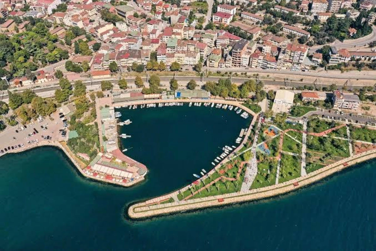 G&ouml;lc&uuml;k Sahili&rsquo;nde B&uuml;y&uuml;k D&ouml;n&uuml;ş&uuml;m
