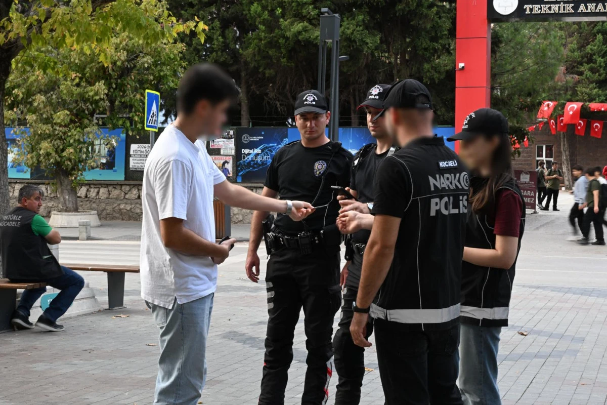 Kocaeli&rsquo;de Okul &Ccedil;evreleri ve Servis Ara&ccedil;ları Denetlendi