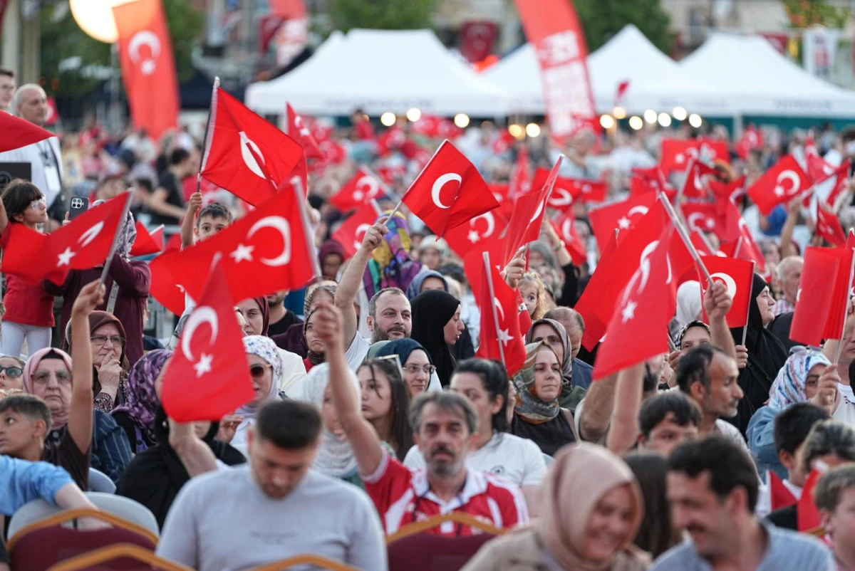 Kocaeli'nde binlerce kişi "İrade Bizim, Zafer Bizim" y&uuml;r&uuml;y&uuml;ş&uuml;nde buluştu