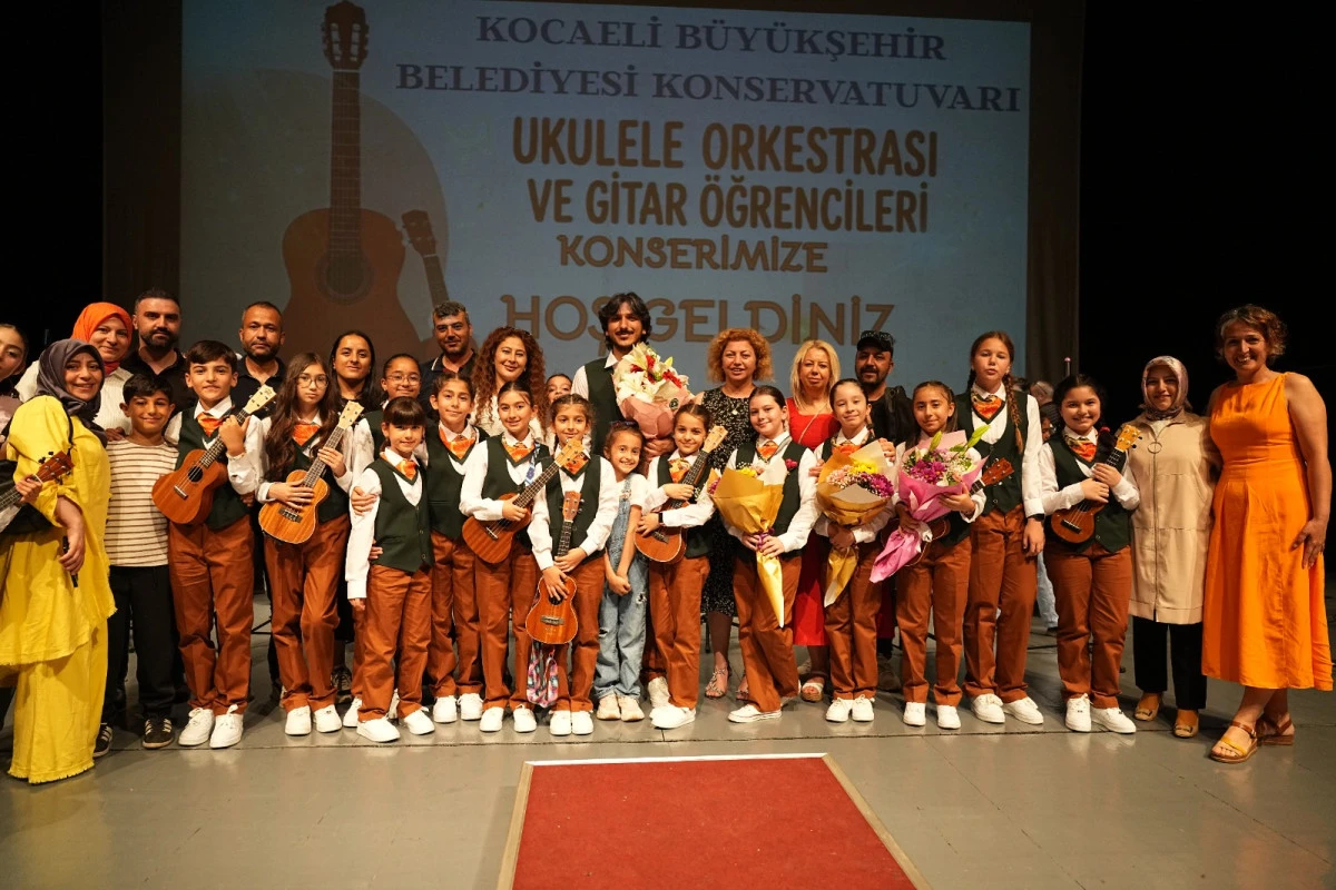 Konservatuvar &ouml;ğrencileri hem &ccedil;aldı hem oynadı
