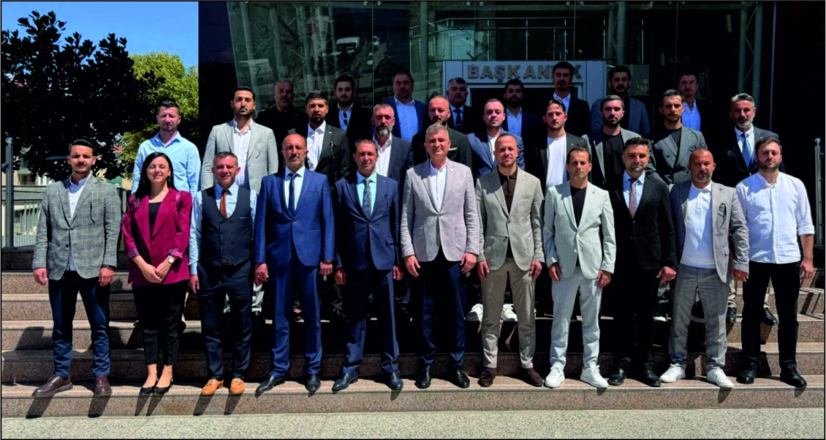 MHP G&ouml;lc&uuml;k İl&ccedil;e Y&ouml;netimi Başkan Sezer'i ziyaret etti