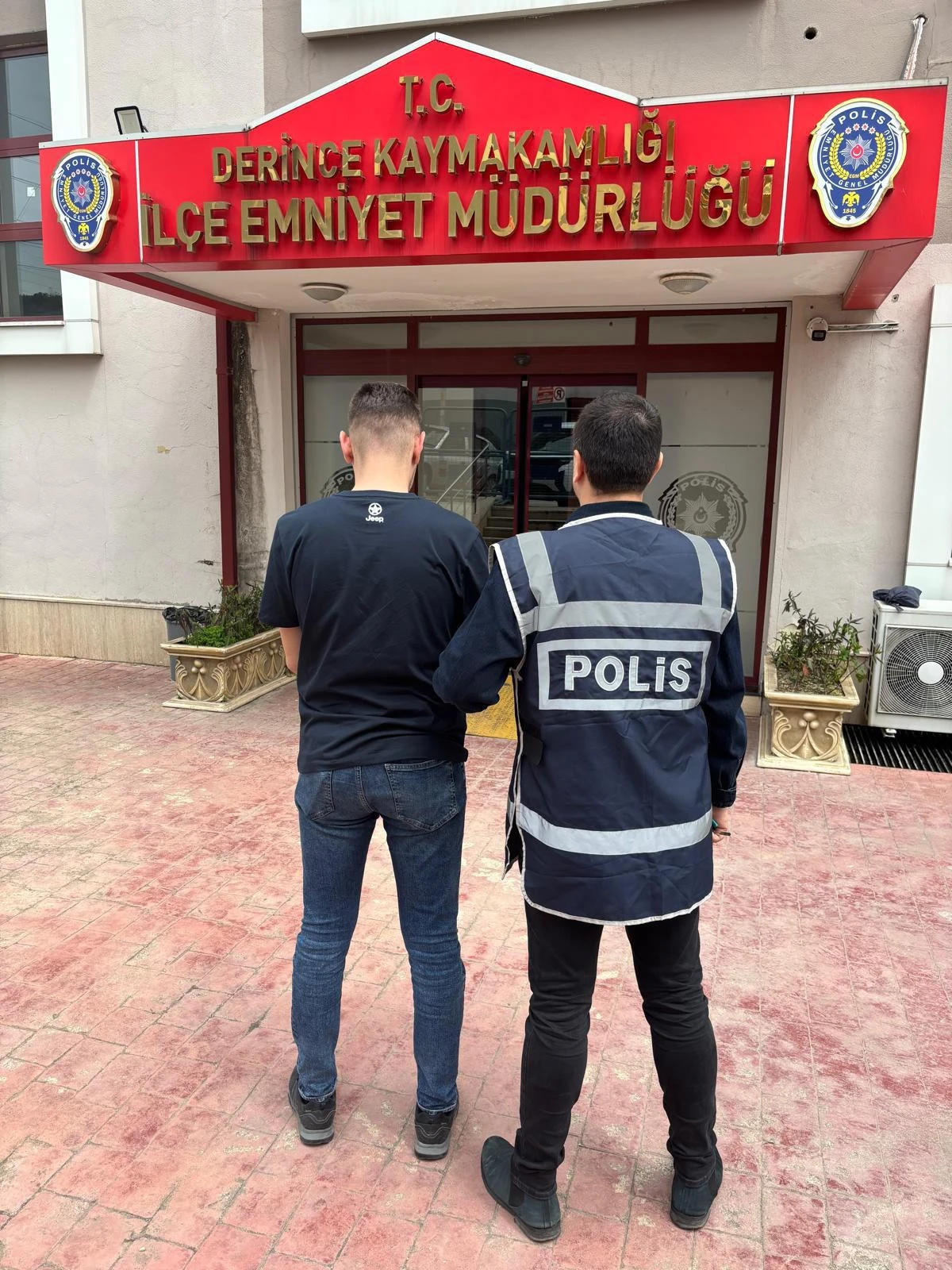 Silahlı Yağma Su&ccedil;undan Aranan H&uuml;k&uuml;ml&uuml; Yakalandı: 8 Yıl Hapis Cezası Kesinleşti