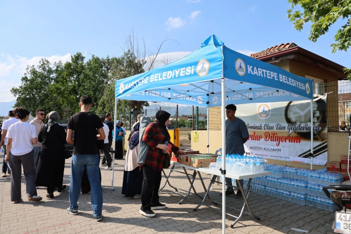 YKS Adayları ve Velilerin Heyecanına Ortak Oldu